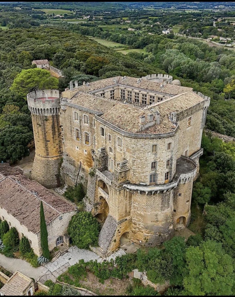 mysticcastIe's tweet photo. Castle of Suze-la-Rousse, France 🇫🇷 https://t.co/A5HxJXvREg
