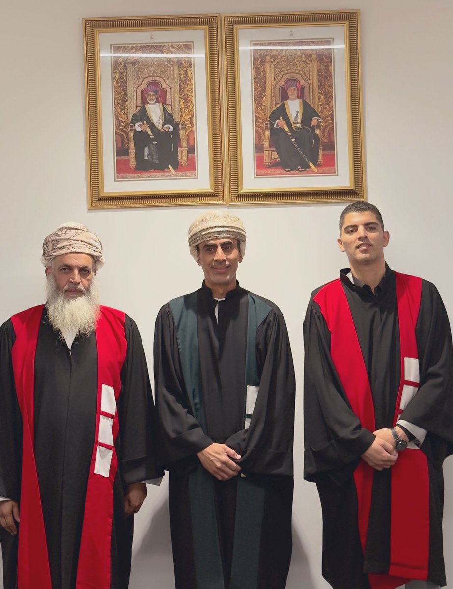 LAWASU1's tweet photo. مناقشة رسالة الماجستير الموسومة بـ: "المسؤولية الجزائية للبنك التجاري عن جريمة غسل الأموال في القانون العماني"، للباحث: خالد بن هلال البرواني، وقد تكونت لجنة المناقشة من: 
د.أحمد بن صالح البرواني، رئيساً ومشرفاً
د.نزار حمدي قشطة، مناقشاً داخلياً
د.مزهر جعفر عبيد، مناقشاً خارجياً https://t.co/slmMfFnFaq