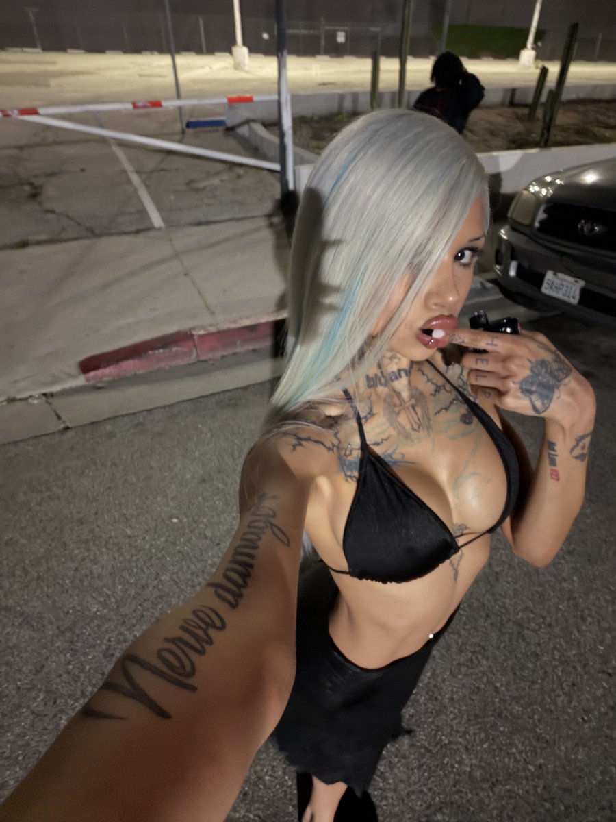 Lexi_Vice_69's tweet photo. @honeyblissxo I see you~👀 https://t.co/DXlCiH21NR