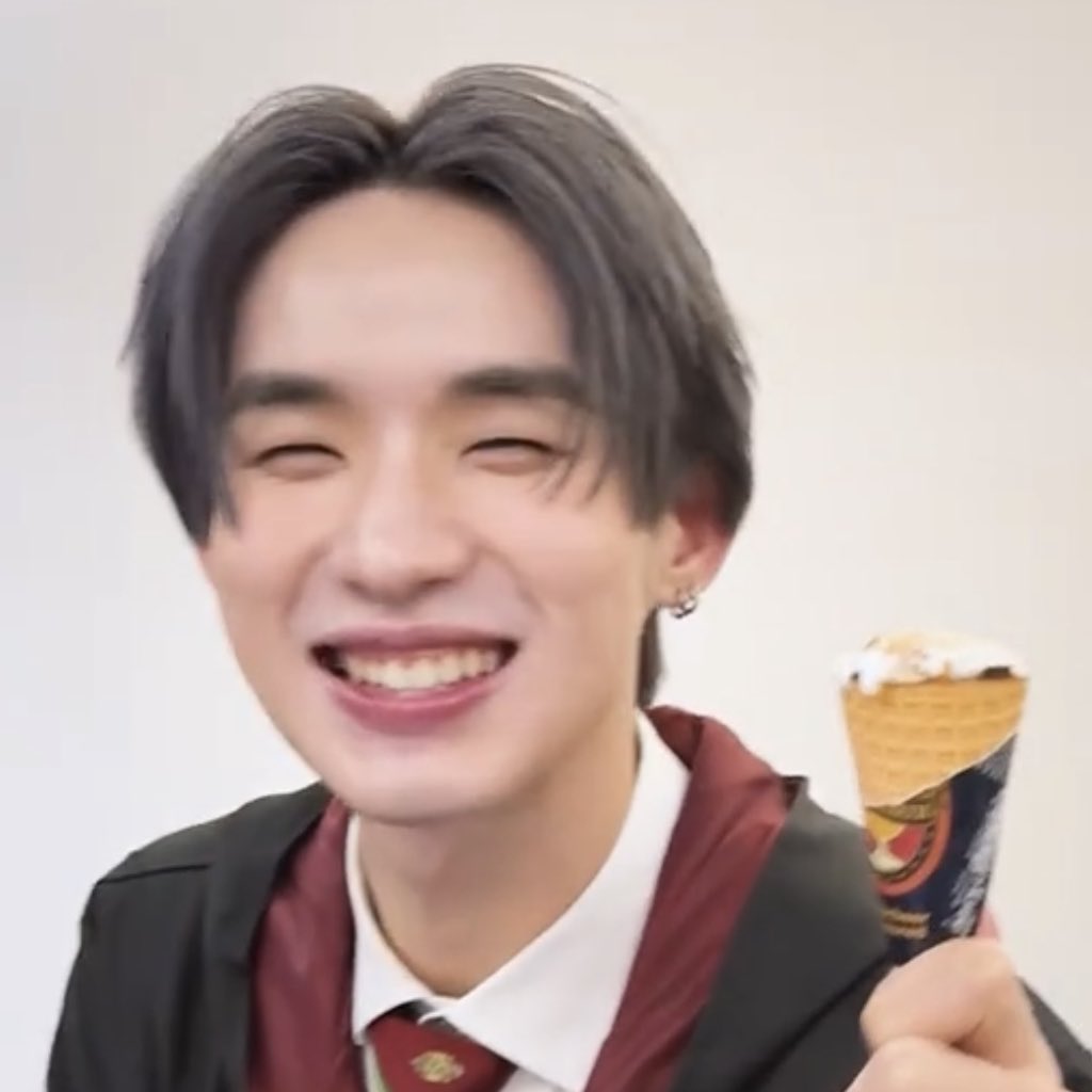 คนทิ้รักไอติมทิ้สุดหน่ะล๋อออ อ ฮีฟรินโคด ⸜(｡˃ ᵕ ˂ )⸝

( #hongshihoshi )