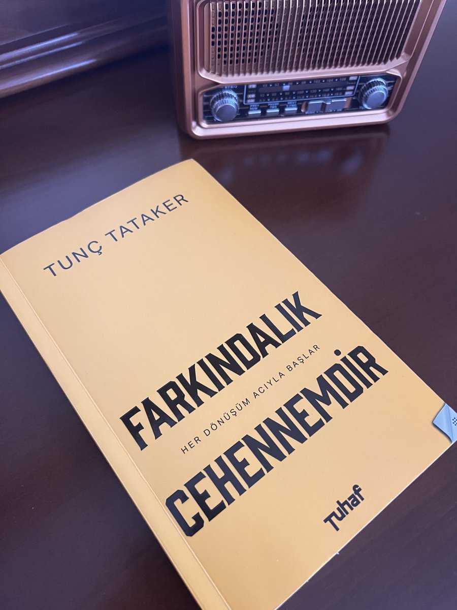 Aynudem's tweet photo. Ezberlerimi bozduran, gerçeklerle yüzleştiren, değişime cesaretlendiren, elimden tutup yalnız olmad��ğımı hissettiren başucu kitabım. 
Sevgili @tunctataker 
İyi ki varsınız. https://t.co/Jko8NDnJqd