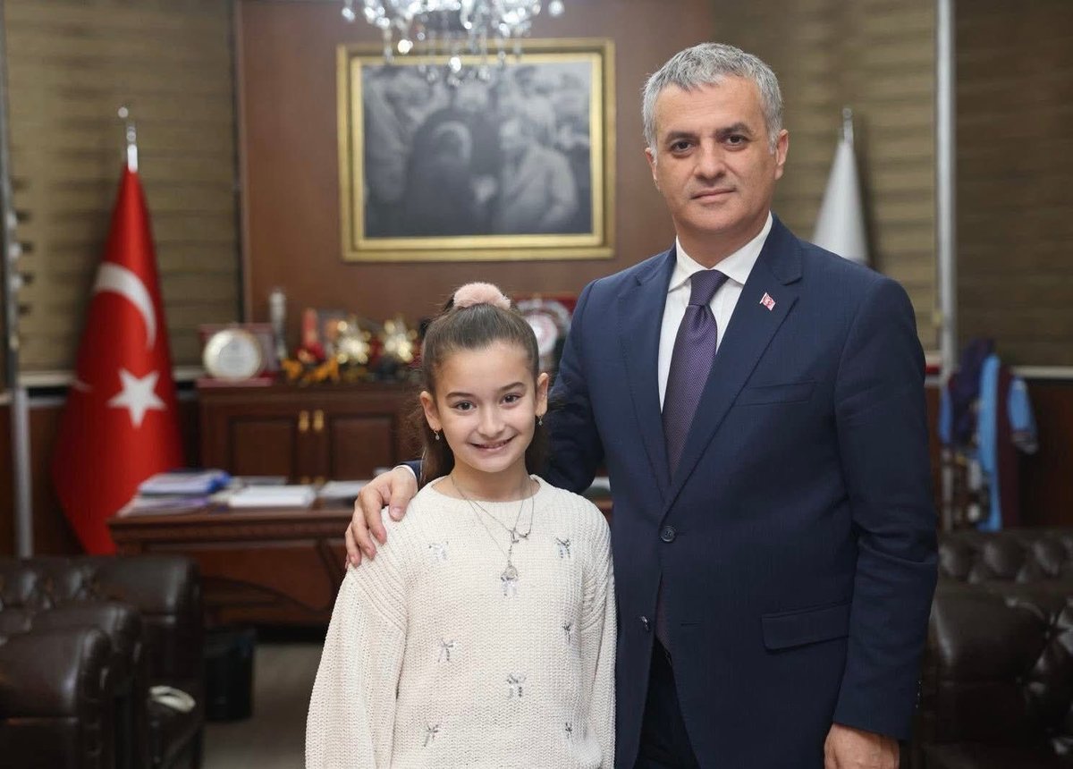 Daha önce Matematik Olimpiyatı’nda Türkiye şampiyonu olan Yomralı yavrumuz Lina Saka, şimdi de dünya şampiyonu oldu.

Bizlere yaşattığı bu gurur için başta anne ve babası olmak üzere, eğitiminde emeği geçen herkese teşekkür ediyorum.