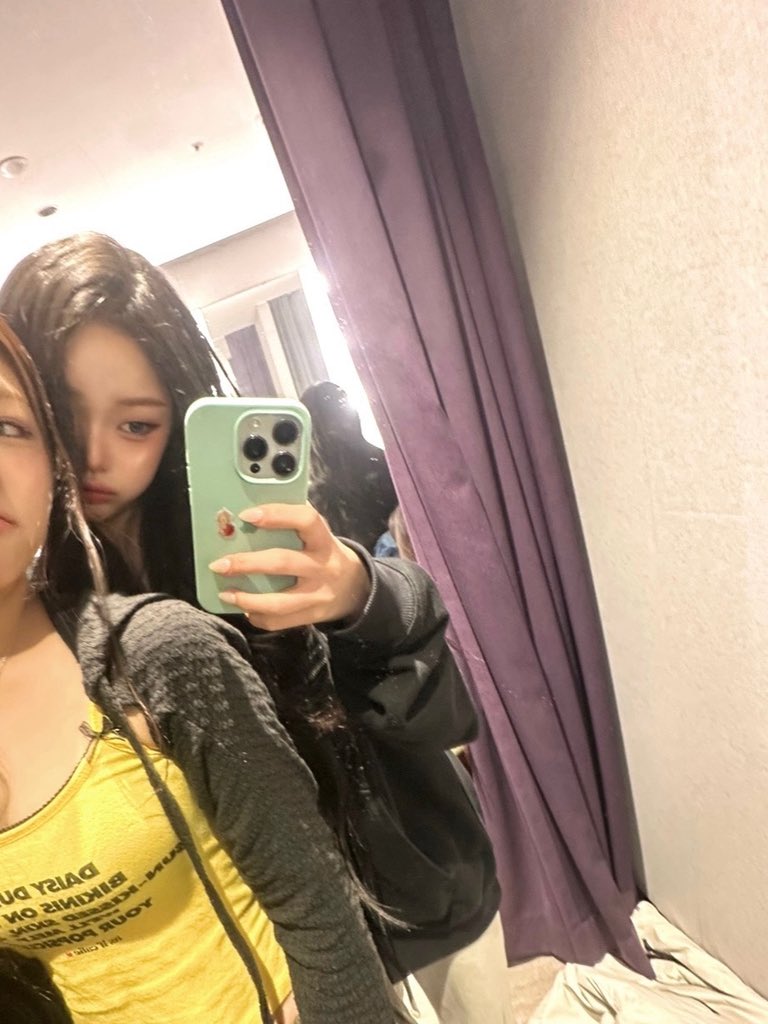 260310 클라씨 위버스 포스트

- 째려보기

#CLASSy #클라씨 
#BOEUN #보은 #박보은