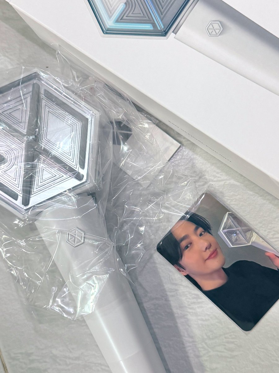 แจกแท่งไฟ #EXO  1 อัน
(ของใหม่ ไม่ได้การ์ดนะคะ )

กติกา รีทวิตนี้ + เมนชั่น อะไรก้ได้ 
เปิดการมองเห็นแอคร้าน
สงวนฟอลร้านเท่านั้นค่ะ