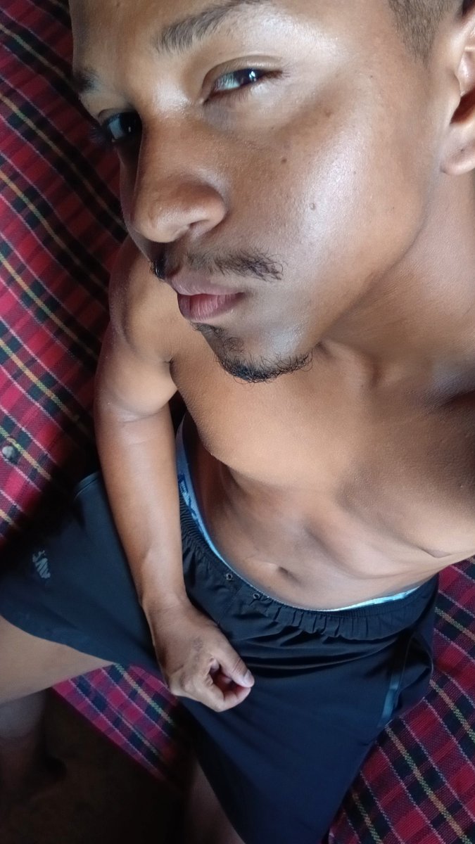 pretinho entediado tweet media