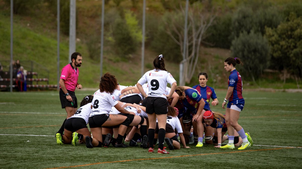 SEMIFINAL DHB FEMENINA🖤

El Sènior Femení A ho va deixar tot al camp en la semifinal contra el Barça. Un partit intens, de lluita i d’orgull fins al final💪🏼

Tot i el resultat (20–8), aquest equip ha demostrat el caràcter que el defineix‼️

#SOMBUC #SOMCLUB