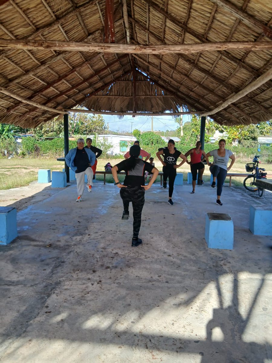 Ejercicios físicos con el adulto mayor desde el consejo popular Turiguanó municipio Morón 
#InderCavFidelVive