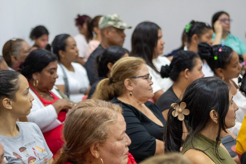 🚀Entregamos 40 unidades productivas a víctimas del desplazamiento, tras su formación con el SENA, para impulsar negocios y fortalecer el emprendimiento local.

🤝 Gestión que transforma oportunidades.
#SoledadConecta