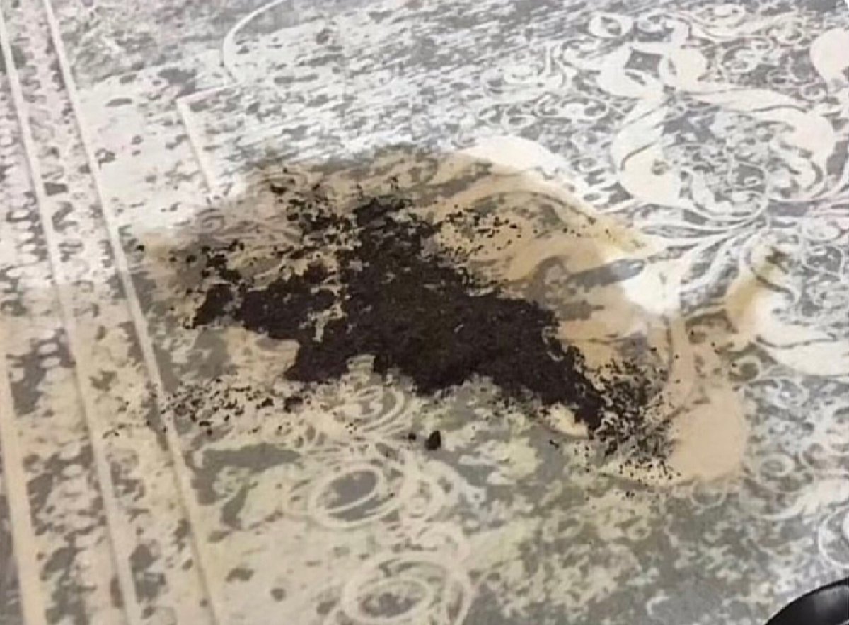 Arkadaşlar yanlışlıkla çaydan düştü elimden. Annem gelmeden nasıl çıkaracağım bu lekeyi taktik verin