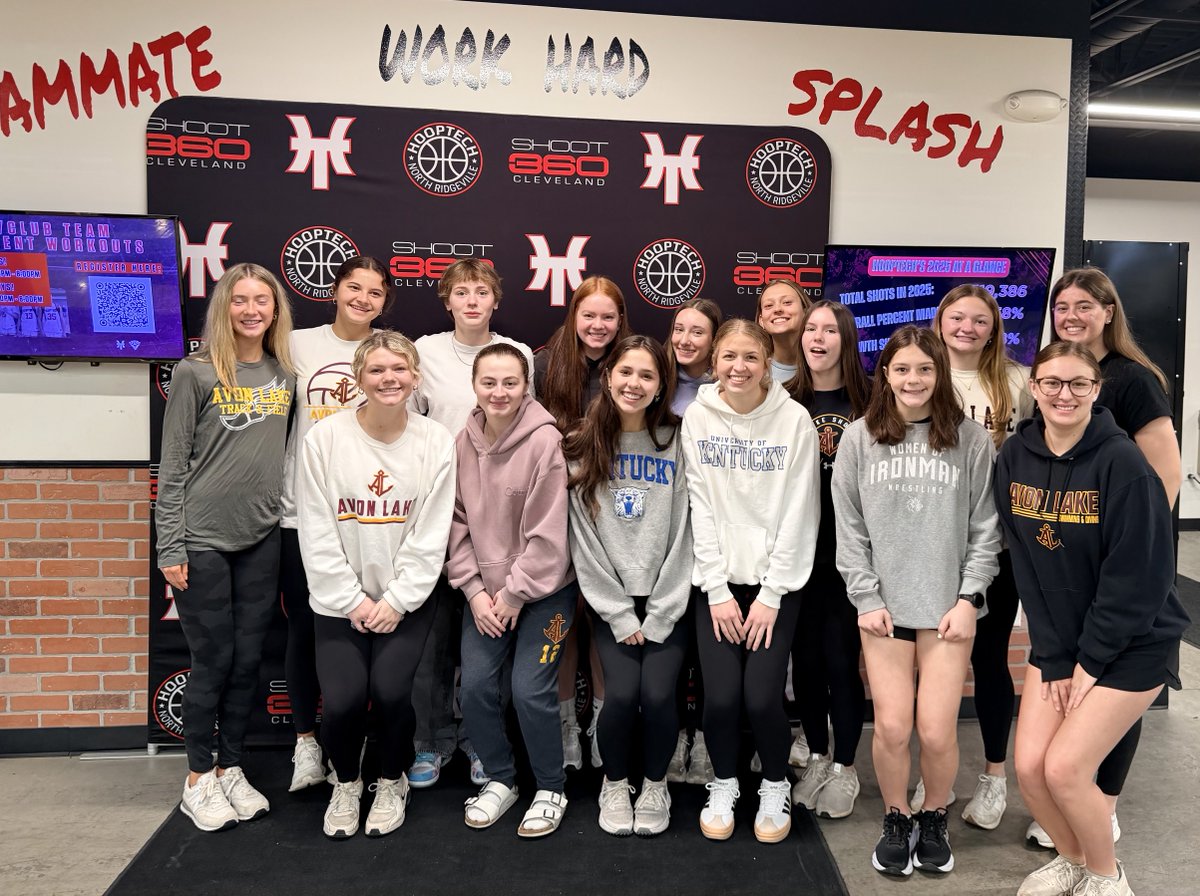 AvonLakeSports's tweet photo. Great group of ladies attending the Lorain county women’s leadership conference https://t.co/UI3dIHb2M0