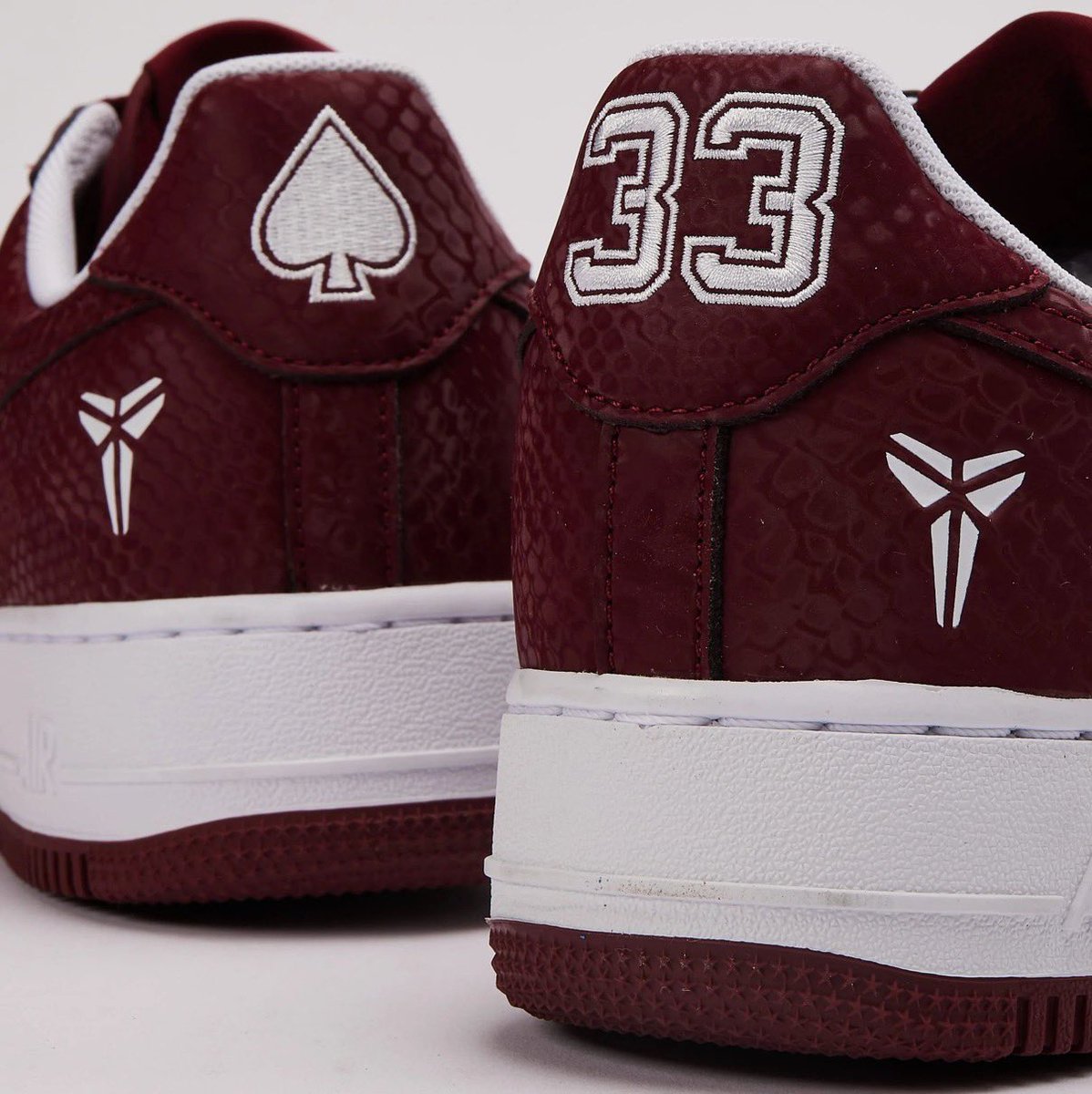 Kobe Bryant x Nike Air Force 1 Low “Lower Merion Away”が現地時間3