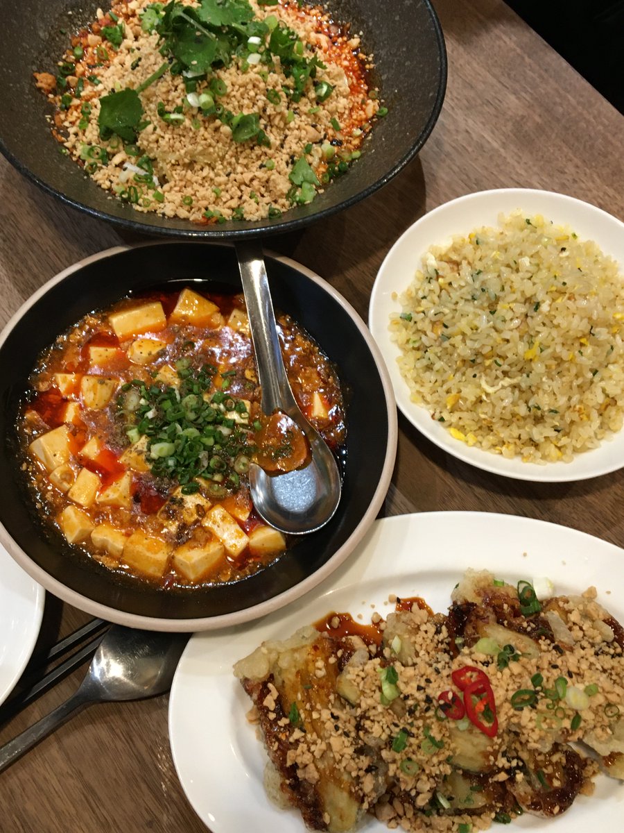 바오하우스 드디어 가 보았어요 너무 맛있었어요 내가 먹어 본 가지튀김 중 1뜽