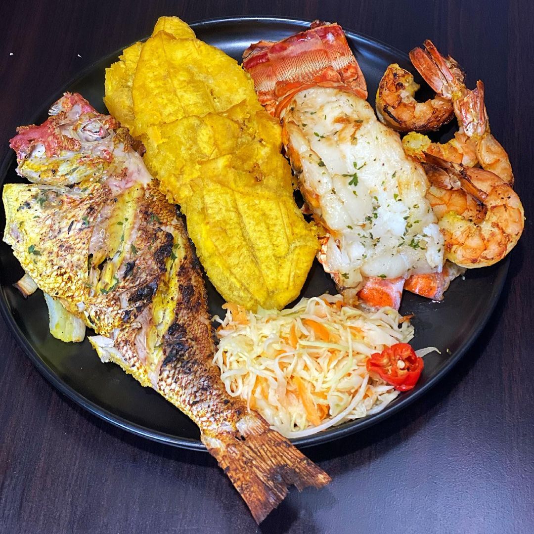 CiviqueEtmoral's tweet photo. 📍La cuisine Haïtienne est vraiment bon,on y trouve de bon petit plats bien épicés et très succulents.
La Cuisine haïtienne 🇭🇹
📸 dorothy.content https://t.co/mpUCNrtISe