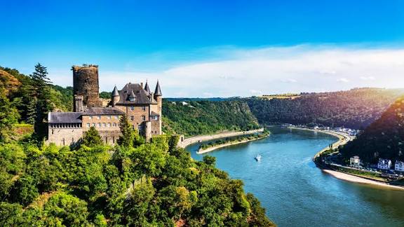 <a href="/UPSC_EDU/">UPSC & PCS NOTES</a> The Godavari ✅

♦️ The Godavari River is commonly referred to as the "Rhine of India."

♦️ The Godavari is the largest river in Peninsular India and a major source of irrigation and trade.