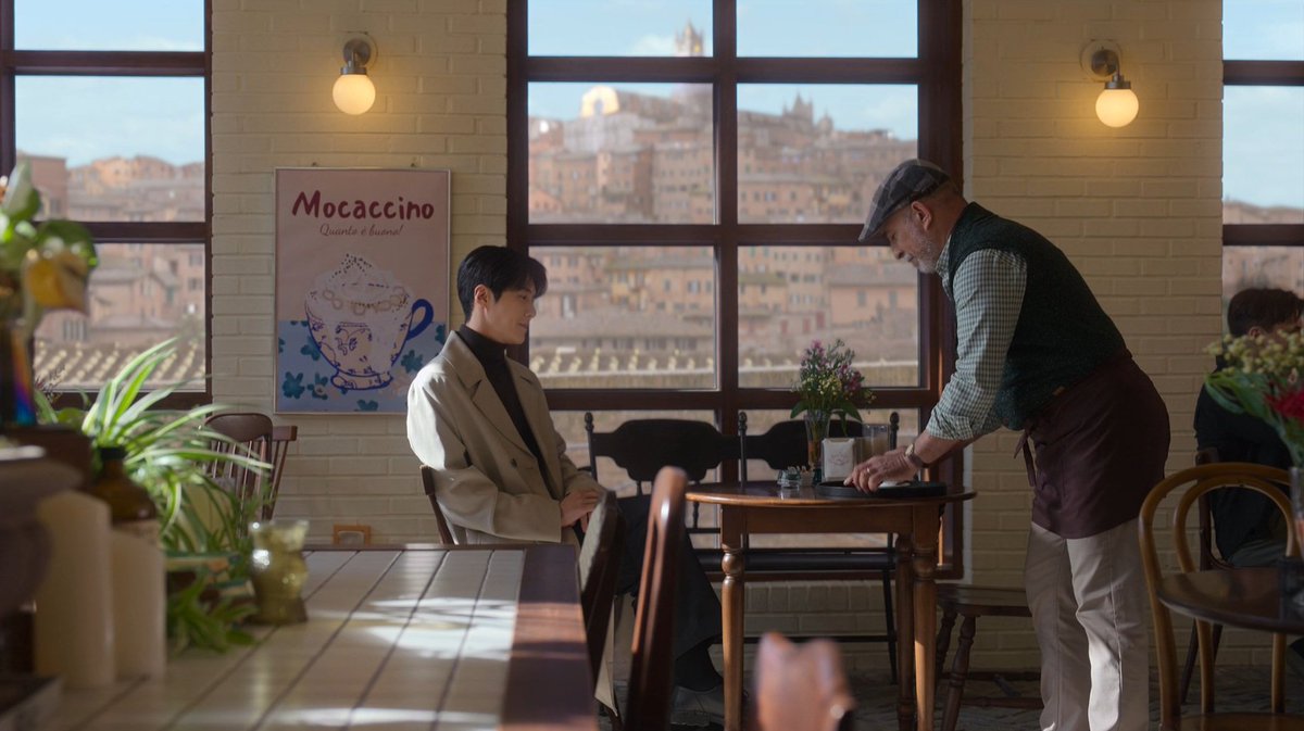 healing_sh05's tweet photo. 이사통 카페 다녀왔다하,,🫠
예쁘고 다 너무 좋았으나 아쉬운 건 이사통이랑 매장 테이블 배치가 좀 달라서 똑같이 찍는 건 무리임 밤에는 이사통에선 조명이 노란편이고 매장은 생각보다 밝아서 대충 비슷하게 보정을 이리저리 해봤으나,,먼산 그치만 한번쯤 가봐도 좋을 것 같음:) https://t.co/RApAdHxFST