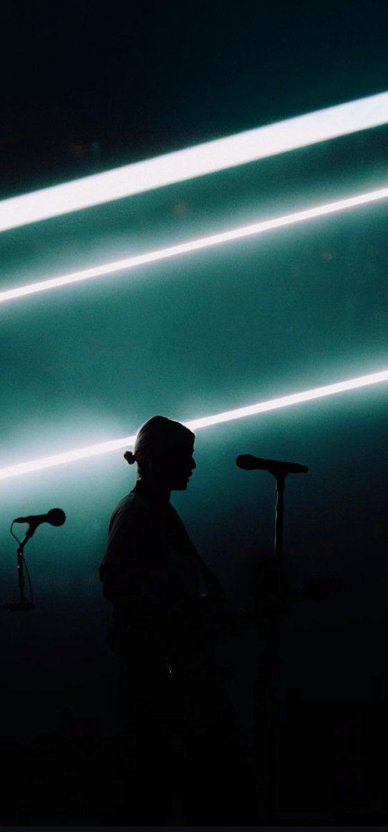 LPwallpapers's tweet photo. Emily 🖤💚 https://t.co/MRt7PZ2mNf