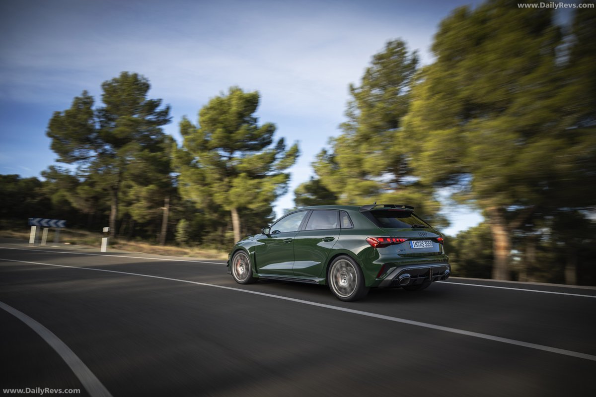 dailyrevs's tweet photo. 2027 Audi RS 3 Sportback Competition Limited 8Y | DailyRevs

Limited to 750 units worldwide celebrating 50 years of Audi’s five-cylinder engine.

2.5-liter turbocharged inline-five producing 400 PS and 500 Nm.

#audirs3 #rs3 #Sportback #dailyrevs https://t.co/79LZZ7GJ4Q