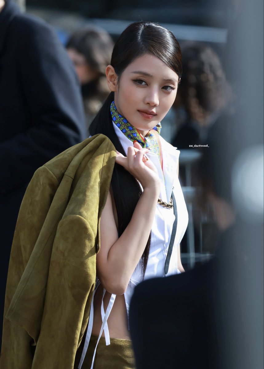 idlecharts's tweet photo. MINNIE at Paris Fashion Week for Miu Miu

MINNIE AT MIUMIU SHOW
#MINNIExMIUMIUFW26
#MiuMiuFW26 #MINNIE https://t.co/7fpLO79vuH