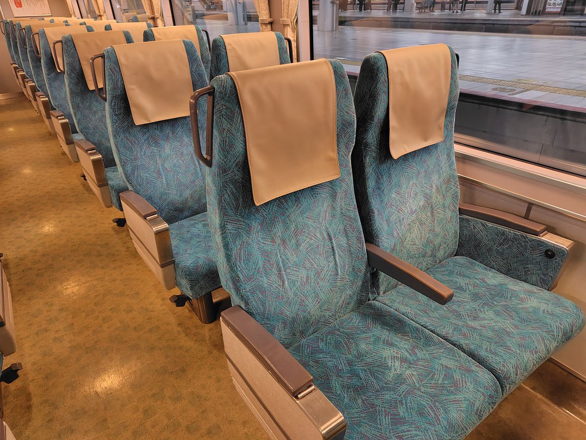 くろしお35号で新大阪→和歌山へ向かいます。 どうしても283系に乗り