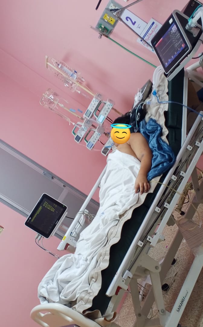 Ronald está delicado. Los doctores están viendo cómo evoluciona o si no lo entuban🥺

Necesita:
4 protectores de cama
1 frasco de alcohol
Jabón líquido
10 sobres de neolast 

Quién pueda ayudarnos les agradecería.
Info: 0986765985
RT🙏
<a href="/sybelmartinez/">Sybel Martinez</a> <a href="/PatronaQuinn_/">PatronaQuinn🤟🏻</a> <a href="/la_abogada_/">Mariela Díaz Aragón</a>