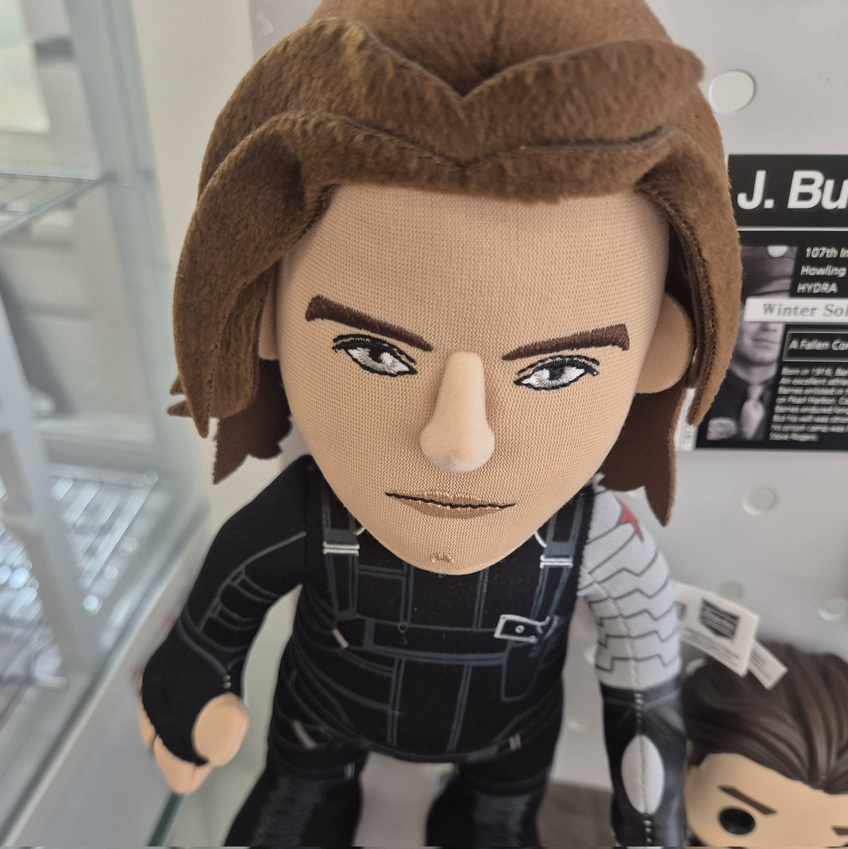 오늘버키생일인데 축하한다는말한마디도 못했네요
하루종일 버키처럼살아가지고(정신병자엿다는뜻)
109세 정신병자졸업(노력중) 할아버지 
늦었지만 생신축하드려요 사랑합니다