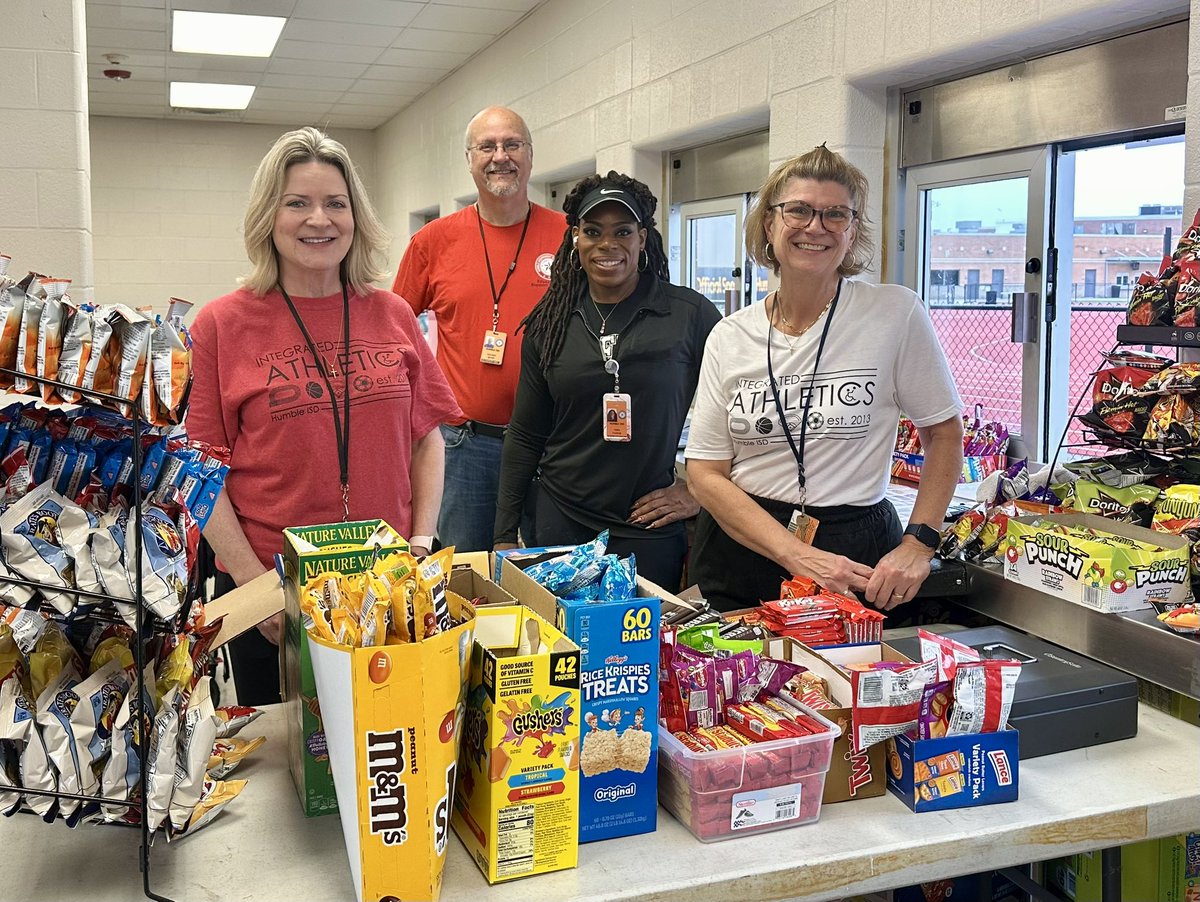 MrsCoachBarger's tweet photo. Spending the morning with these fabulous ladies working concessions at the @HumbleISD Middle School #IntegratedAthletics Track Meet. 🏃‍♂️
Grateful to be part of such a great event. 
@HumbleISD_InAth @HumbleISD_ESS @HenryPhipps @Balch_Nita @HumbleAblity
#FocusOnTheGood https://t.co/mKBvdliZ3u