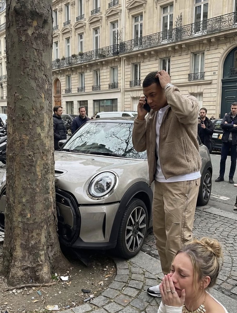 0smanlisporFK's tweet photo. Yeni ehliyet alan Mbappe, ilk sürüşünde Ester’in Mini Cooper’ını pert etti. 🥴😅 https://t.co/luWv9mtf97