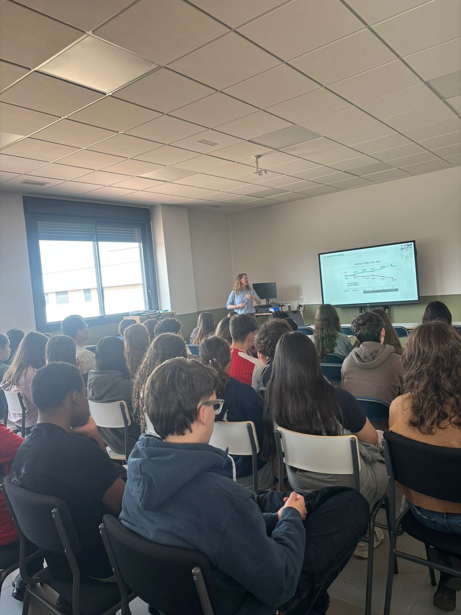 🔬👩‍🔬Con motivo del Día de la Mujer y la Niña en la Ciencia, en el #IESAnaFrank recibimos a la investigadora Esther Serrano-Saiz del <a href="/CBM_CSIC_UAM/">Centro de Biología Molecular Severo Ochoa</a>.
Aprendimos sobre la diferenciación del sistema nervioso y reflexionamos sobre la brecha de género en la carrera científica. #STEM #8M
