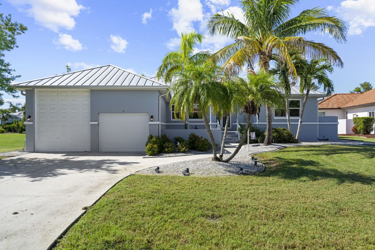 SwooperFl's tweet photo. Three stories. Rooftop deck. Lemon Bay. Built 2022.

7524 Whitcomb | $1,599,995

Zero deferred maintenance, maximum views.

#LemonBay #LuxuryRealEstate 🌀 https://t.co/jdafwUV0YL