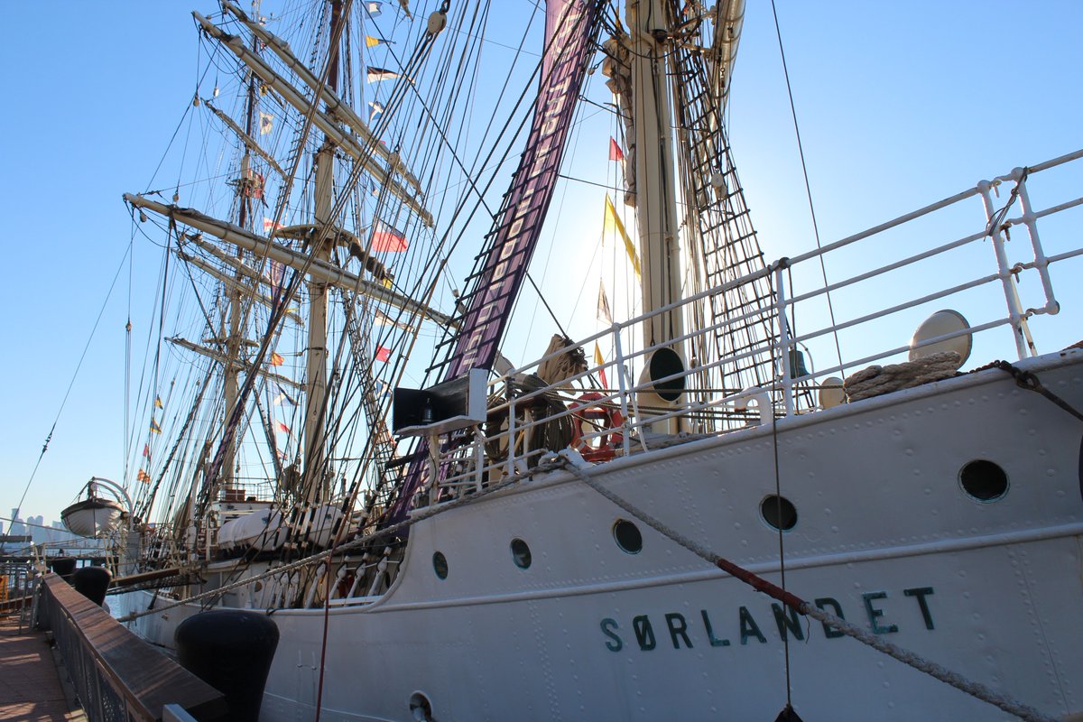 Intrepid Museum tweet media