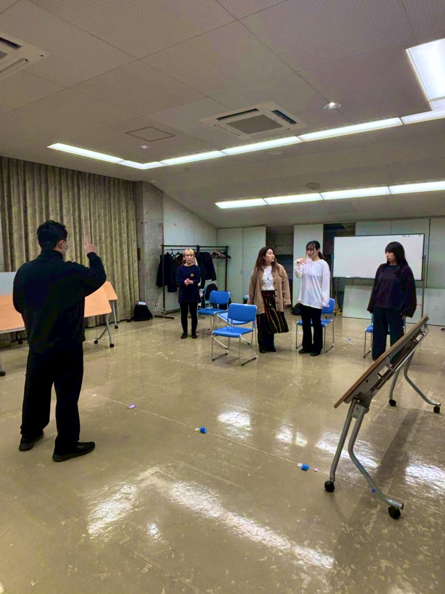 SHAN2 plann' presents『わたしの箱庭』

稽古が進行しております。
振り入れから芝居稽古まで、#シャンプラ の作品ならではの時間の使い方。
4人が舞台上で表現し尽くします！
2公演だけの特別な公演。
ぜひお見逃しなく！

🎫x.gd/AnLUh

#わたしの箱庭