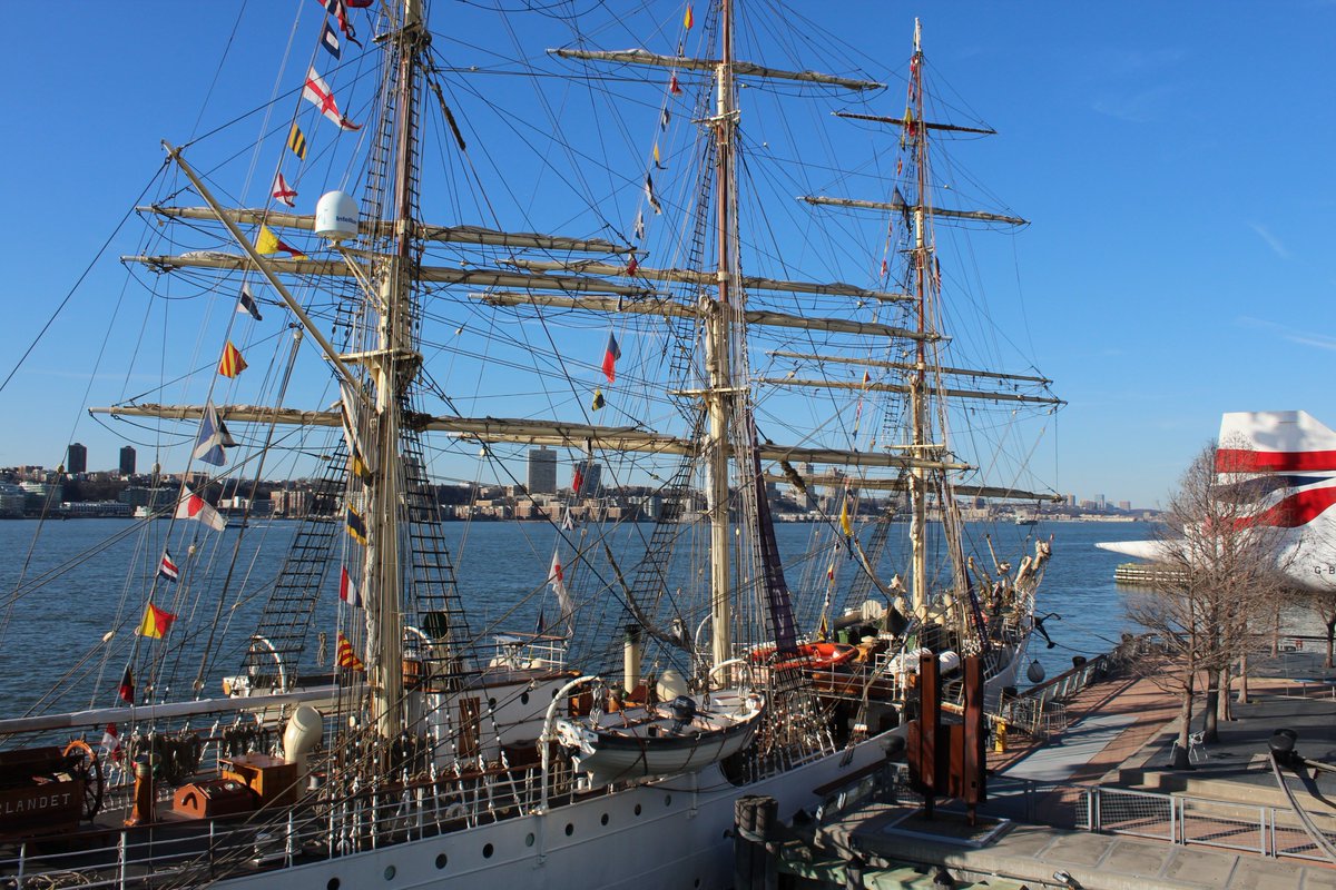 Intrepid Museum tweet media