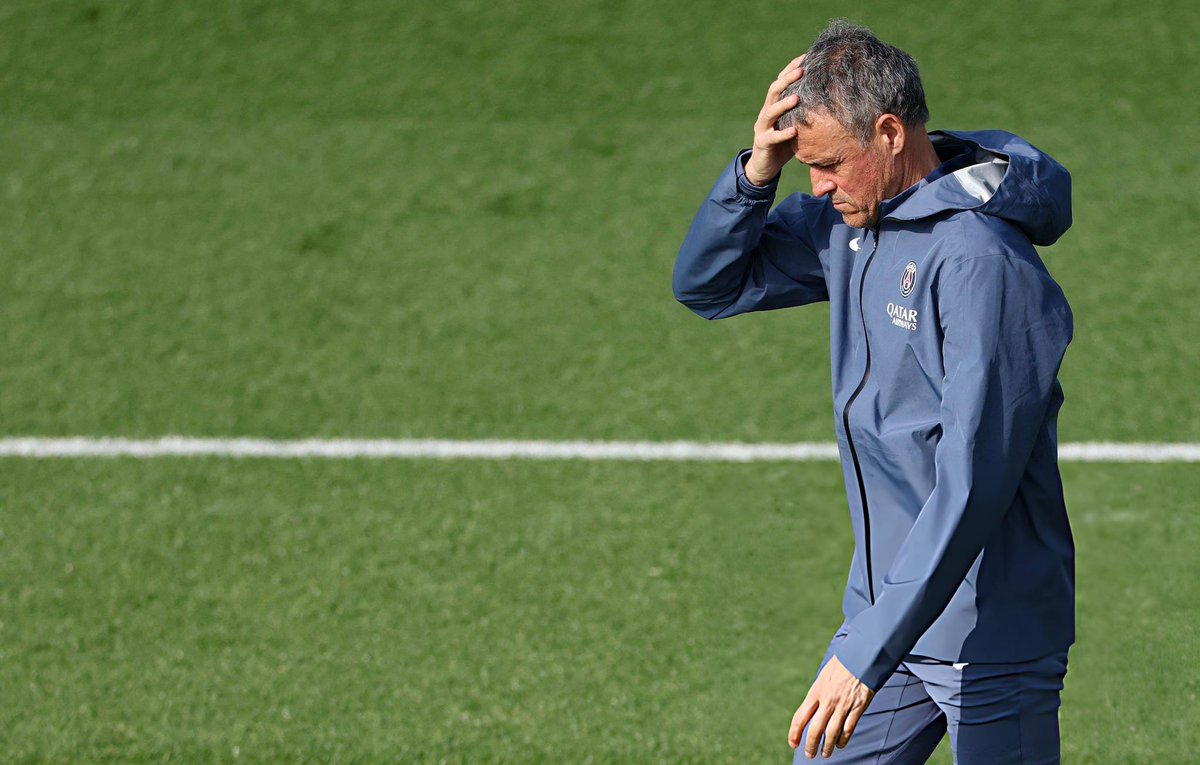 🚨Luis Enrique at the PSG training session today 😂🥶