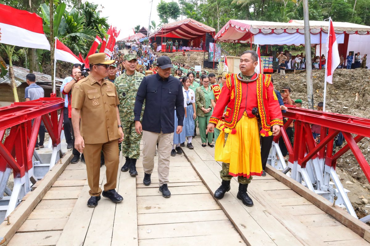 kodam1bb_'s tweet image. Kasad Resmikan Jembatan Bailey Sifalago Gomo di Kab Nias Selatan Prov Sumut

Sumber: Pendam I/BB.

#Kasad
#TNIAD
#JembatanBailey
#NiasSelatan
#KodamIBukitBarisan