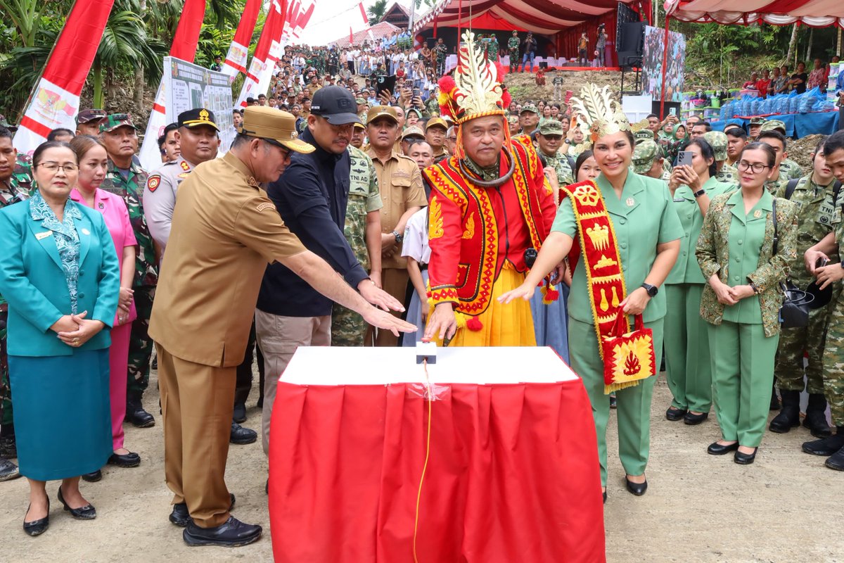 kodam1bb_'s tweet image. Kasad Resmikan Jembatan Bailey Sifalago Gomo di Kab Nias Selatan Prov Sumut

Sumber: Pendam I/BB.

#Kasad
#TNIAD
#JembatanBailey
#NiasSelatan
#KodamIBukitBarisan