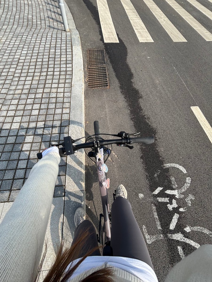 PridaSB's tweet photo. Enjoying a peaceful ride through the streets, feeling the fresh air and the freedom of cycling. https://t.co/yFqASOaCi3