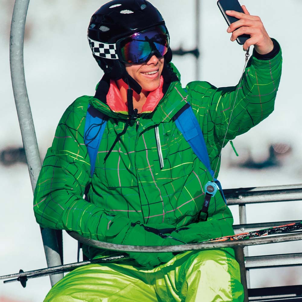 KONFAG's tweet photo. Dein Smartphone liebt Freiheit – aber keine Stürze! 📱💥
Egal ob auf der Skipiste oder im Großstadtdschungel: Dieser ultra-robuste Badge-Reel ist das Werbeartikel-Highlight der Saison. Er ist weit mehr als nur ein Gadget – er ist der Bodyguard für dein Handy.

by KONFAG https://t.co/UKfQXIhtWw