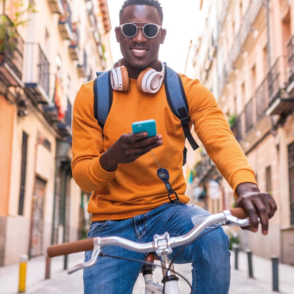 KONFAG's tweet photo. Dein Smartphone liebt Freiheit – aber keine Stürze! 📱💥
Egal ob auf der Skipiste oder im Großstadtdschungel: Dieser ultra-robuste Badge-Reel ist das Werbeartikel-Highlight der Saison. Er ist weit mehr als nur ein Gadget – er ist der Bodyguard für dein Handy.

by KONFAG https://t.co/UKfQXIhtWw