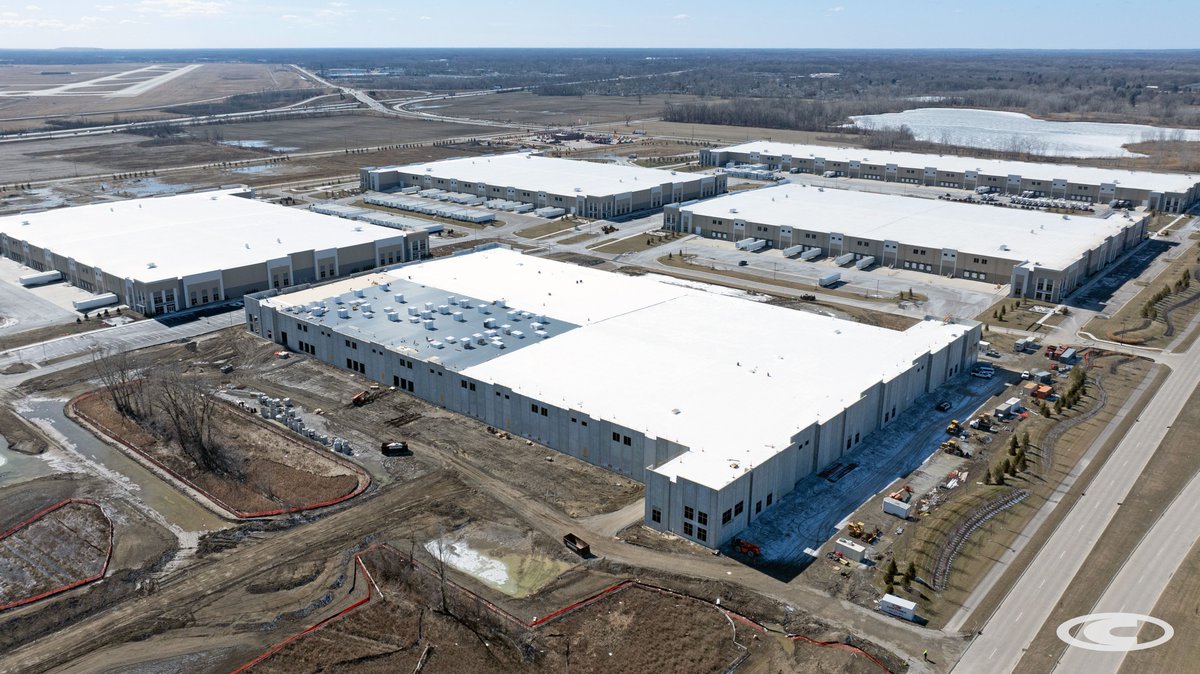 ContegraCC's tweet photo. We're rolling right along on Romulus Building 4! 👷‍♂️ Roofing installation, window installation, wall patching, and precast joint caulking are underway with site utilities up next. Great job, Team Romulus! #Contegra #ConstructionwithIntegrity https://t.co/4a4rXyguVf