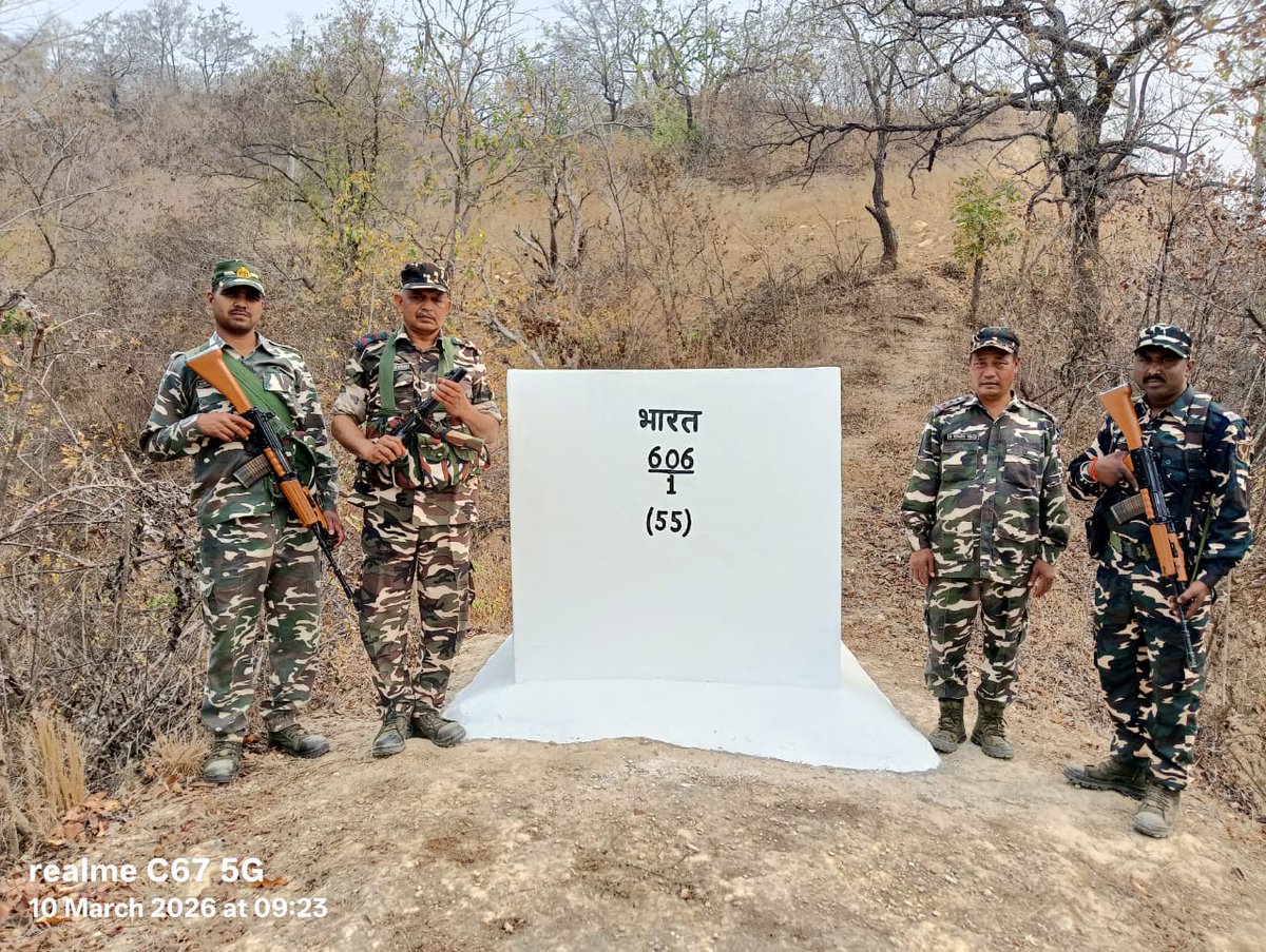 9BnSSB_INDIA's tweet photo. भारत–नेपाल अ��तरराष्ट्रीय सीमा पर सुरक्षा व्यवस्था को सुदृढ़ बनाए रखने हेतु 09वीं वाहिनी, सशस्त्र सीमा बल बलरामपुर के जवानों द्वारा सीमा स्तंभों की जांच व निरीक्षण किया गया।
#SSB_INDIA
#SSBFTRLUCKNOW
#SSBSHQGKP
#BorderPillars
#IndoNepalBorder
#BorderSecurity
#StrongBorder https://t.co/N4mH8Dhv8Q