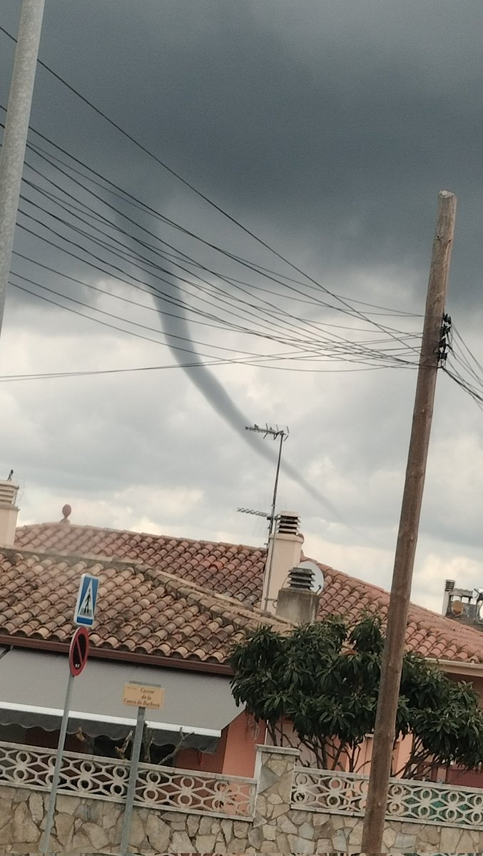 jamele1979's tweet photo. @3CatInfoelTemps  desde Caldes de Malavella se ha anat fent gran i se ha desfet els 5 minuts https://t.co/ySxB5XXcH8