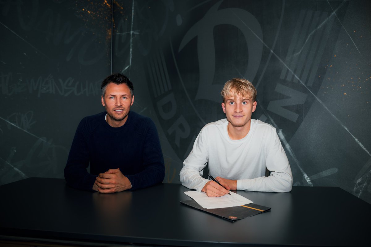 DynamoDresden's tweet photo. Die SG Dynamo Dresden hat Quentin-Orlando #Enold mit einem Profivertrag ausgestattet. Der 18-Jährige ist seit drei Jahren Teil der schwarz-gelben Nachwuchs Akademie und hatte bereits zuletzt erste Schritte im Profibereich absolviert. ✍️👉 https://t.co/0FW2r0MgHr #sgd1953 https://t.co/mWsJPMZgoa