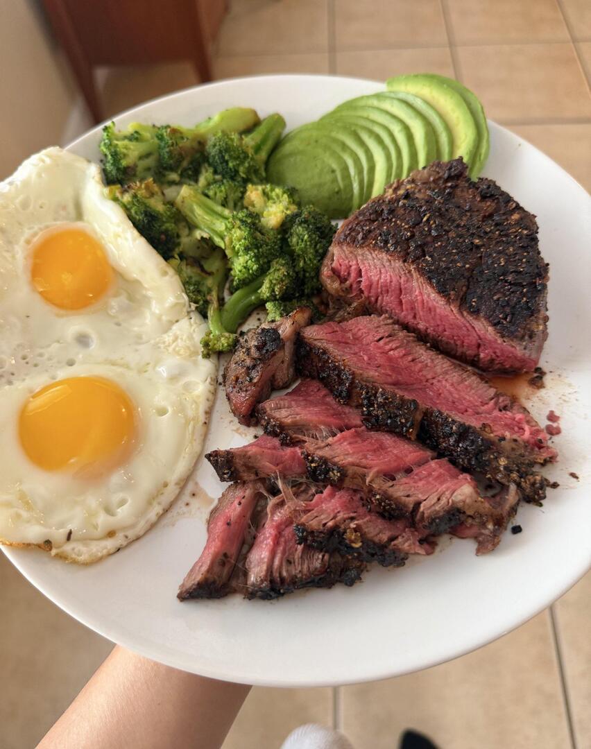 homevsfastfood's tweet image. [I ate] Steak &amp;amp; Eggs w/ Avocado &amp;amp; Broccoli
👉 homecookingvsfastfood.com
Here are 5 hashtags for your post:

#SteakAndEggs #AvocadoLove #BroccoliPower #LowCarbMeal #ProteinPacked #homecooking #food #recipes #foodpic #foodie #foodlover #cooking #hungry #goodfood #homecookingvsfastf…