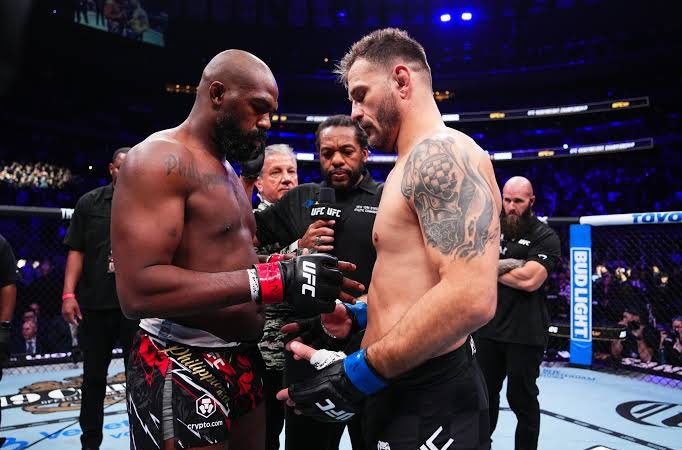 UFC did Jones a favor giving him geriatric Stipe for a FREE title defense and huge payday. They were ready to pay a ton to fight Aspinall, he RETIRES. He publicly BEGS, to fight at the White House. They negotiate, he asks for more? They say get lost. Jones fumbled the bag.