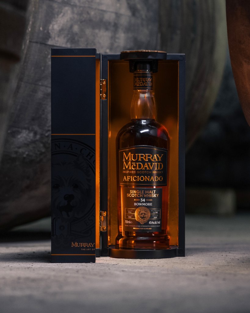 watches_whisky's tweet photo. Murray McDavid #whusky bottler just presented 34 yo Bowmore (1990). finished in1st fill Oloroso Sherry Octave. 41.4% ABV. ~ UK RRP £650
#Bowmore #MurrayMcDavid
https://t.co/U6NFPqGceE https://t.co/8DF9Tt8eMk