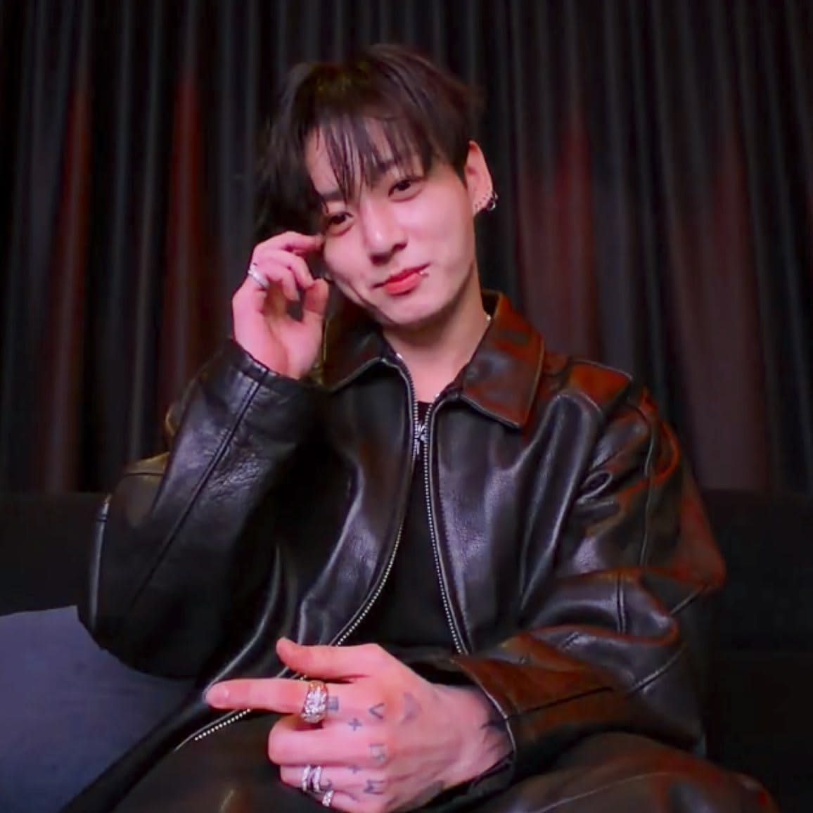 RT Y COMENTEN PARA HACER TENDENCIA 

BTS IS 7 
BTS IS SEVEN 
OUR SEVEN JUNGKOOK
 WE LOVE YOU JUNGKOOK
 OUR LOVE JUNGKOOK 
OUR STAR BOY JUNGKOOK 
OUR GOLDEN MAKNAE 
JUNGKOOK OUR GLOBAL
 POPSTAR JUNGKOOK 
OUR ACE JUNGKOOK 
THE SUPERSTAR JUNGKOOK
 OUR EVERYTHING