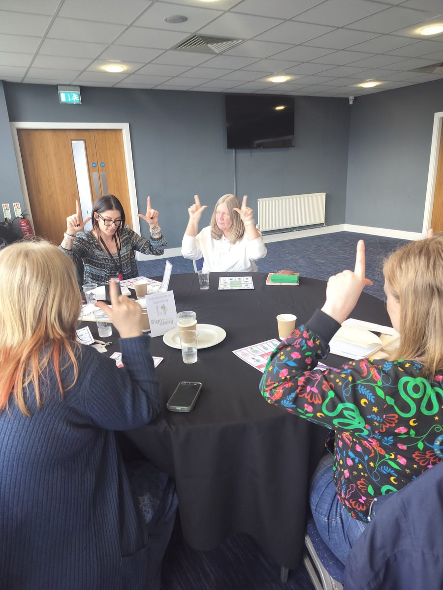 SignalongCharity tweet media