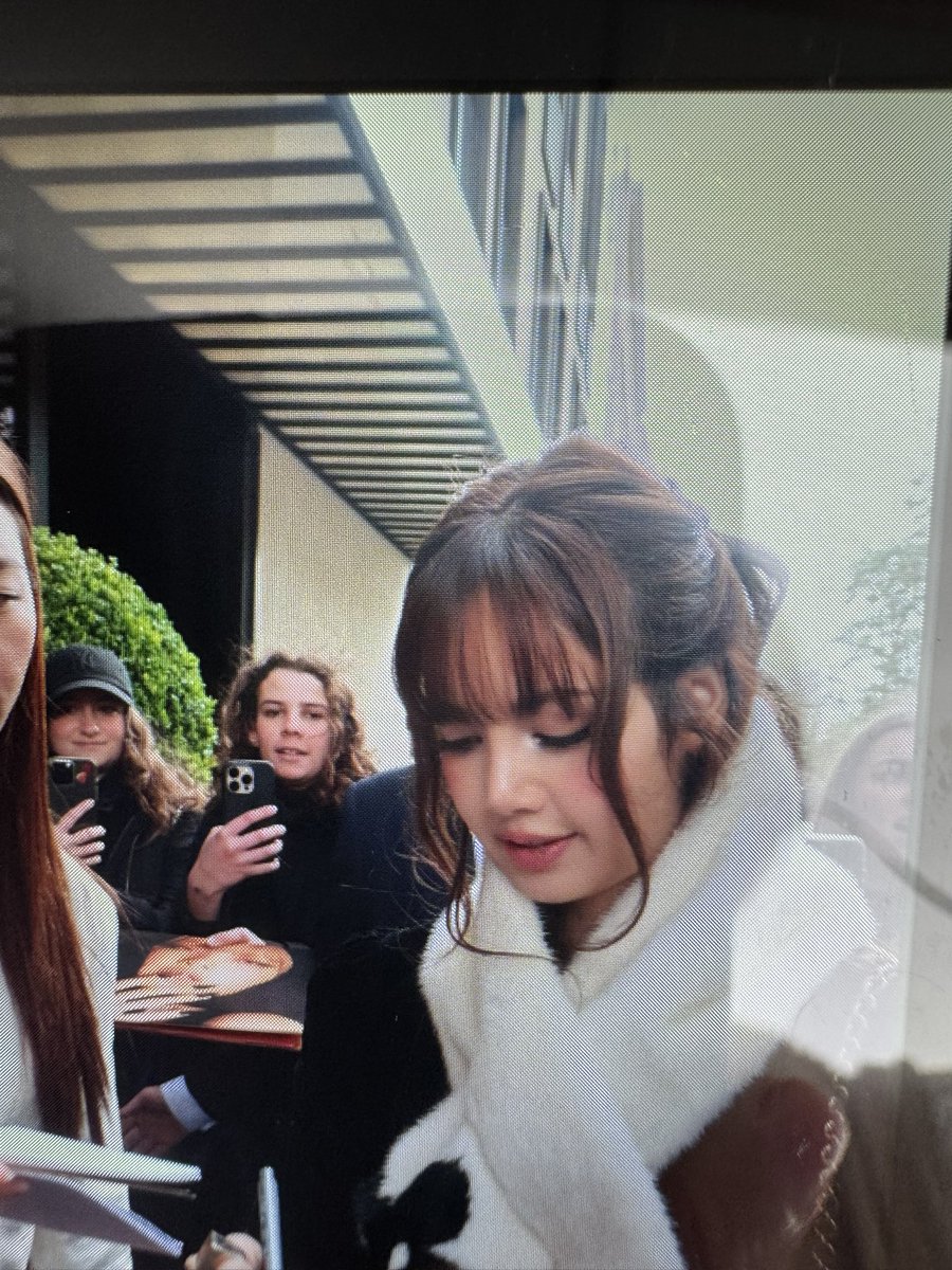 My baby so pretty ❤️

LISA LOUIS VUITTON FW26
#LVFW26xLISA
#LISAxLouisVuitton #LVFW26
<a href="/wearelloud/">LLOUD</a> <a href="/LouisVuitton/">Louis Vuitton</a>