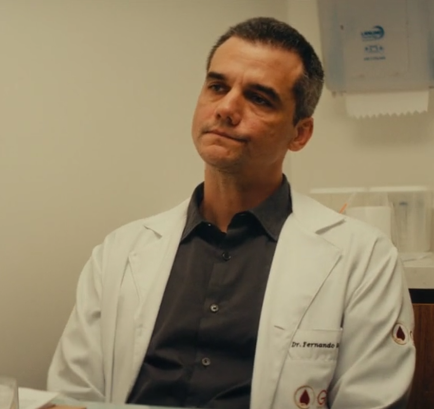 acho que se o epílogo nao fosse tão feio e filmado com tanto desdém, ficaria mais nítido que toda a tragédia do filme é o fernando não ter boas memórias dos momentos com o pai. o filme todo depende de vc entender isso e acho que a cena nao consegue criar essa relação.