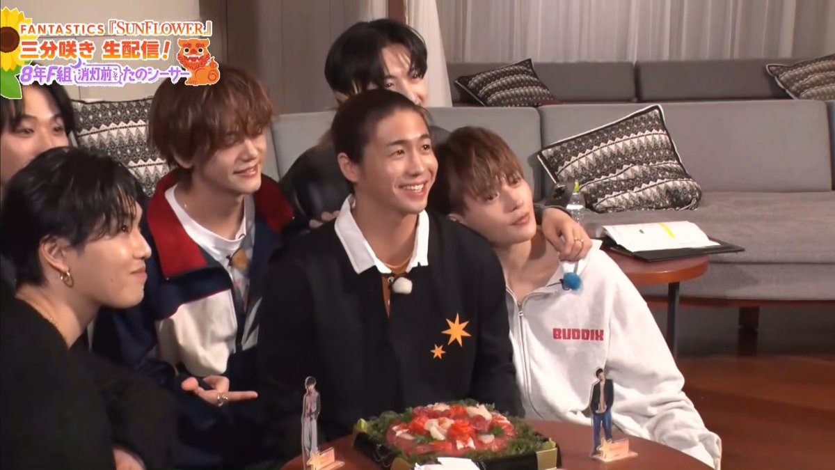 __96ly's tweet photo. ☆┏┓
┏┛┗┓
┗┓┏┛
┏┛┗┓
┗┓┏┛
　┗┛
☆━━┓
┃┏┓┃
┃┗┛┃
┃┏┓┃
┗┛┃┃
　　┗┛
　┏┓
　┃┃
　┗┛
　┏┓
　┗┛ https://t.co/kl5uNfLKc7
